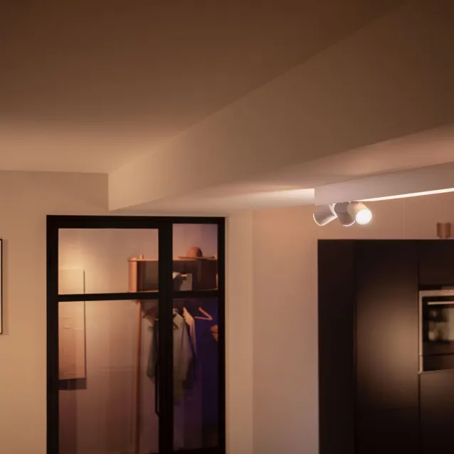 Philips by Signify Hue White and Color ambiance Centris Plafoniera Smart (3 punti luce GU10 + LED Integrato) Bianca in Alluminio [50609/31/P7]