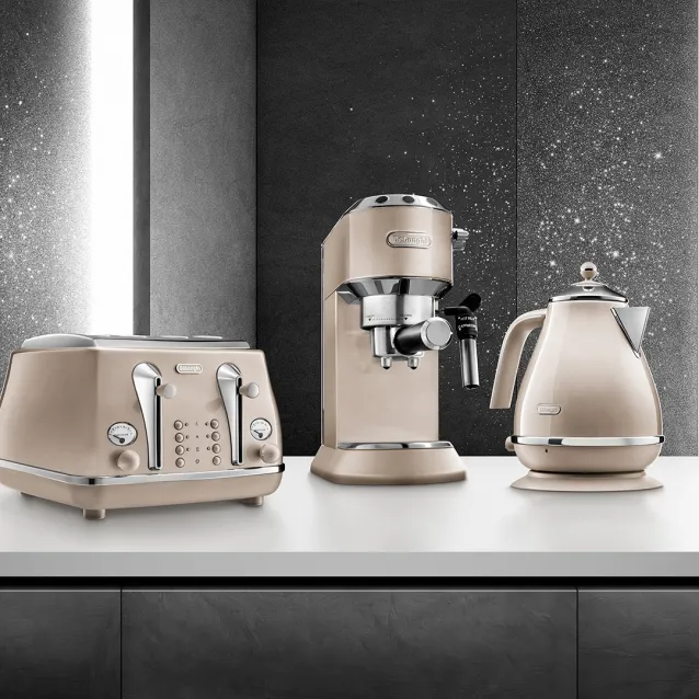 OFFERTE ONLINE E PREZZO Macchina per caffè De'Longhi Dedica Metallics Pump  Espresso EC785.BG Automatica espresso 1,1 L [EC 785.BG]