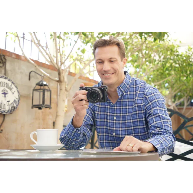 Fotocamera digitale Sony Alpha 6000L, fotocamera mirrorless con obiettivo 16-50 mm, attacco E, sensore APS-C, 24.3 MP [ILCE6000LB]