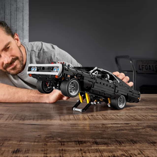 LEGO Technic Dom's Dodge Charger [42111]