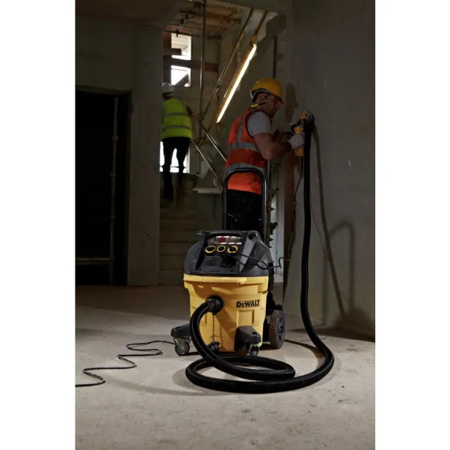 SCOPRI LE OFFERTE ONLINE SU DeWALT DWV902L estrattore di polvere Nero,  Giallo 38 L 1400 W [DWV902L]